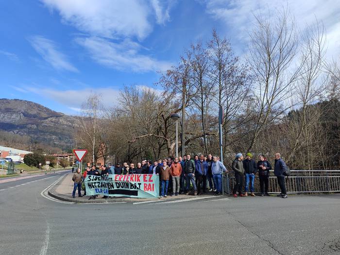 Sidenorreko beharginak,  lan gatazka betean sartuta