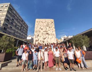 Azahar kostara bidaia egin dute dozenaka jubilatuk