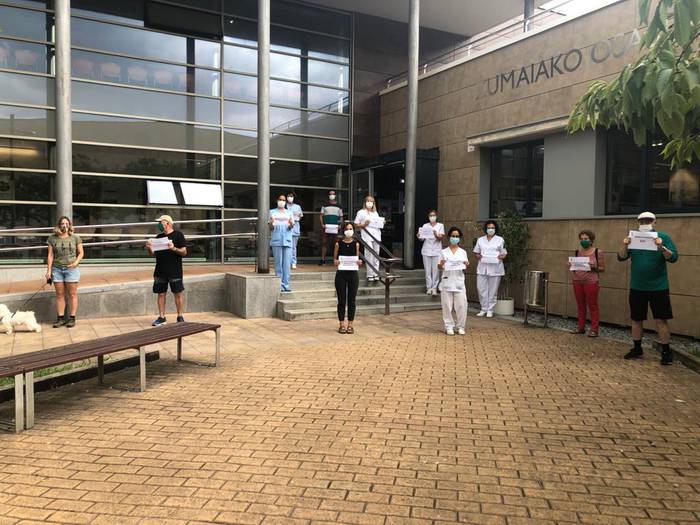 Zumaian ere protesta egin dute anbulatorioko langileek