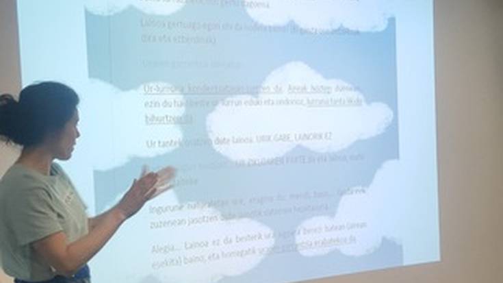 Lainoetan erreparatu dute Ekoetxean egin duten sormen saioan