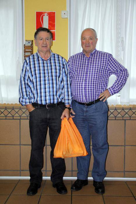 Jesus Urbietak eta Luciano Soraluzek irabazi dute Zarauzko Iñurritza elkarteko mus txapelketa