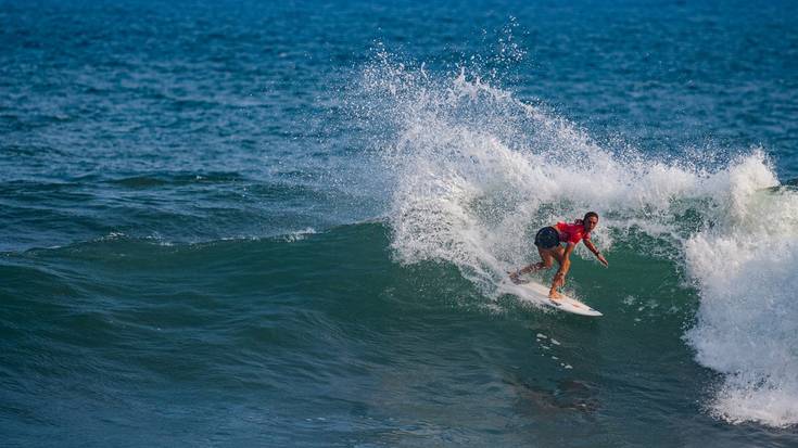 Adur Amatriainek agur esan dio Munduko Surf Txapelketari