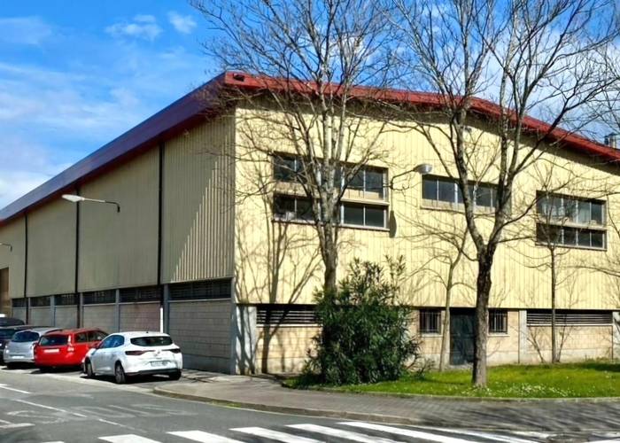 Itxaropena inprimategiaren pabiloia erosiko du udalak, brigada birkokatzeko