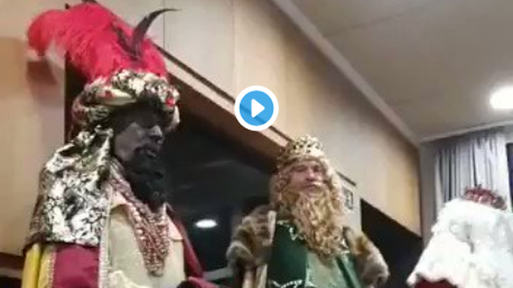 Bideoa: Baltasar erregea kantuan Santa Ana egoitzan