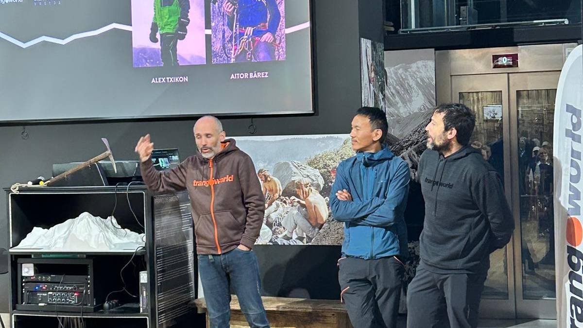 Everesti buruzko ikus-entzunezkoarekin hasi dute Trangoworld Astea Mendietxen