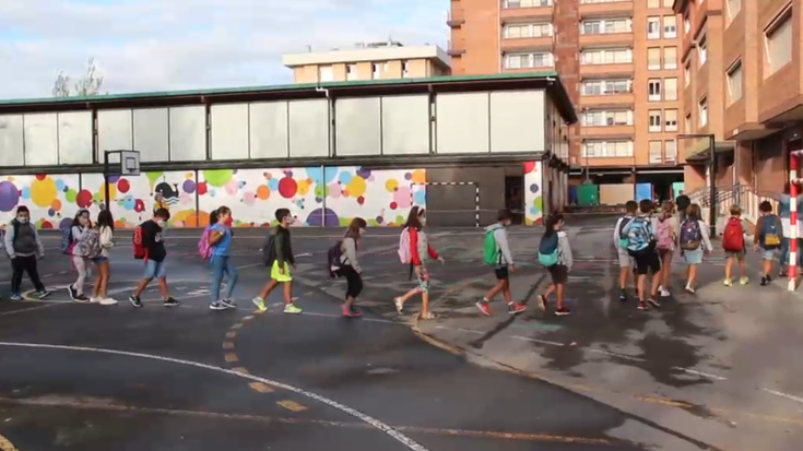 Bideoa: Gaur abiatu da ikasturtea ikastetxe gehienetan