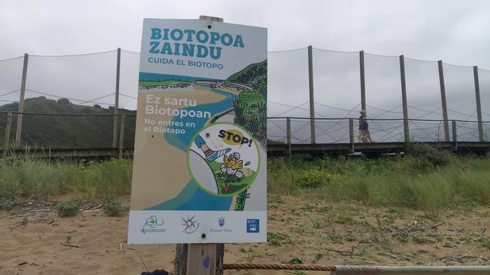 Udalak Iñurritzako Biotopora sartzea debekatuta dagoela nabarmendu du