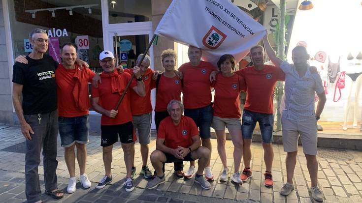 Getxoko bandera irabazi dute Zumaiako beteranoek