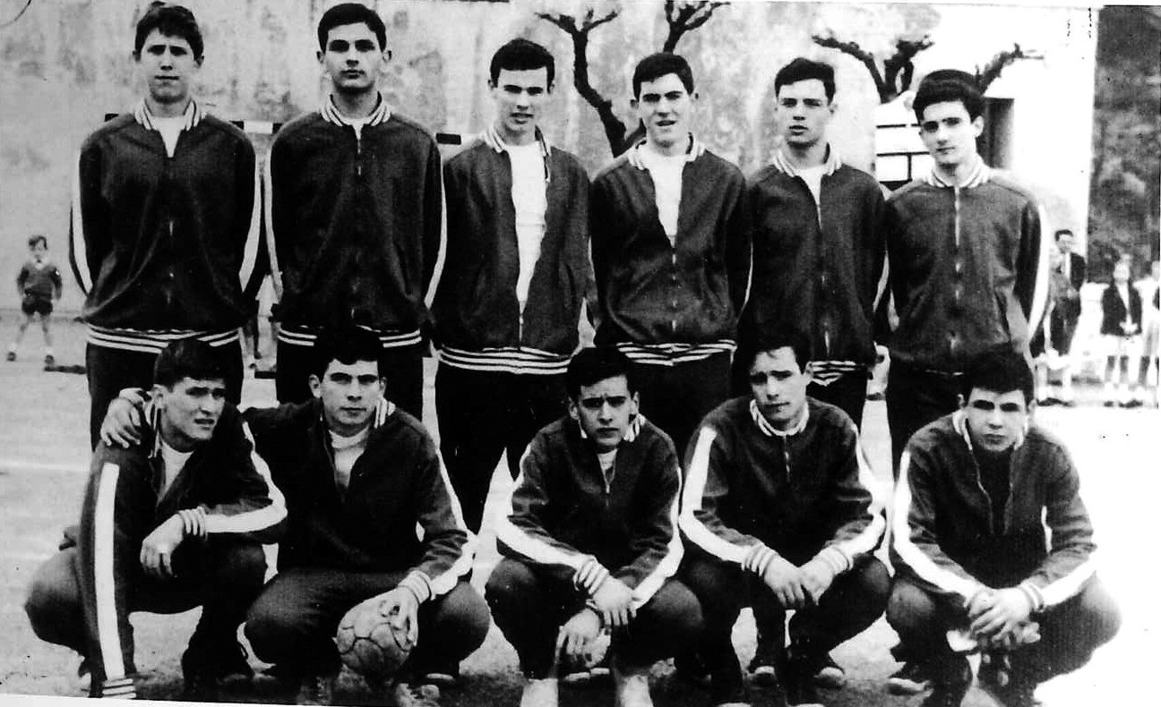 Herriko lehen eskubaloi taldea da apirileko Zarautz Guka aldizkariko protagonistetako bat