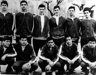 Herriko lehen eskubaloi taldea da apirileko Zarautz Guka aldizkariko protagonistetako bat