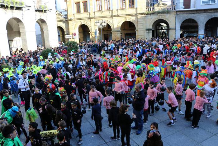Azkoitiko haur eta gaztetxoen desfilea, bideoan