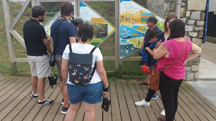 Gaur hasiko dira herriko ingurumen guneetara bisitak