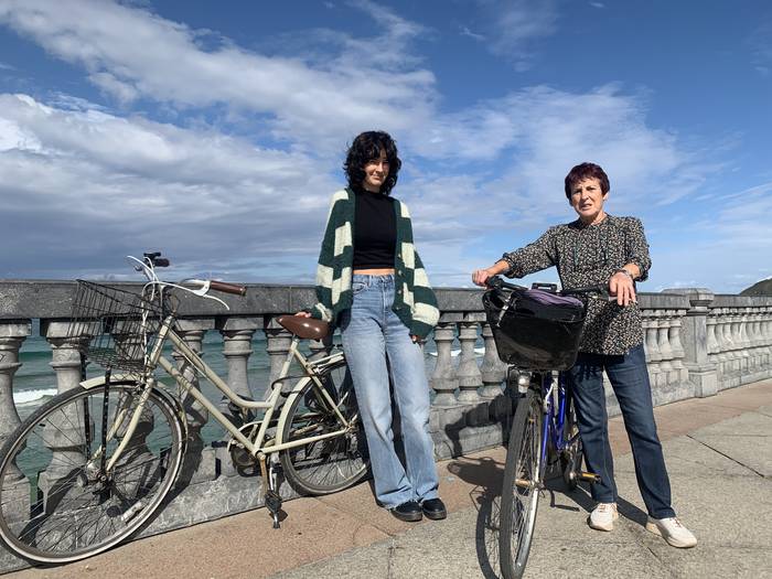 Bi belaunaldi elkar aberastuz