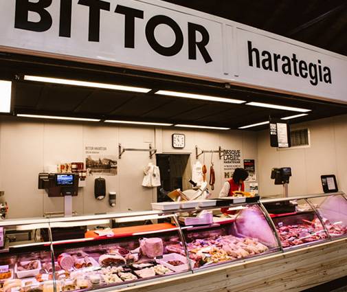Eskualdaketa, Bittor harategian