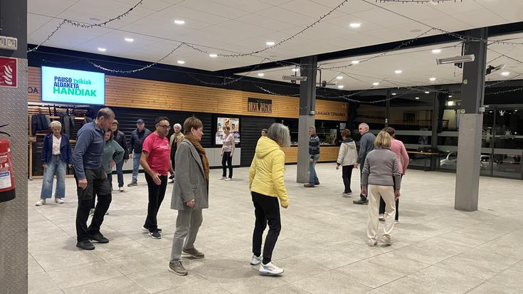 Prestatu dute 'Zazpi jauzi' dantza iganderako