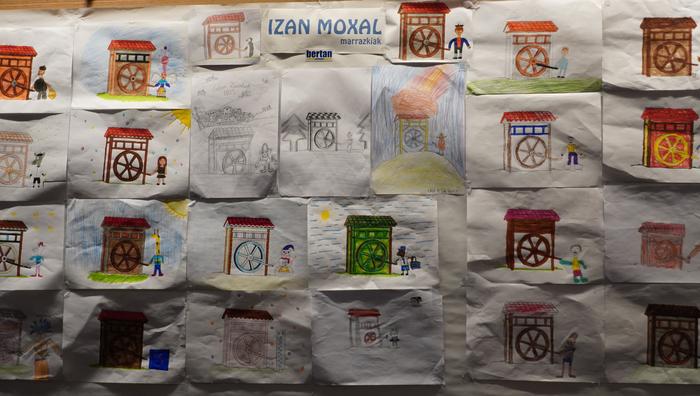 Haurrek egindako marrazkiez osatutako 'Izan moxal' erakusketa ikusgai dago Sanagustinen