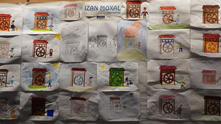Haurrek egindako marrazkiez osatutako 'Izan moxal' erakusketa ikusgai dago Sanagustinen