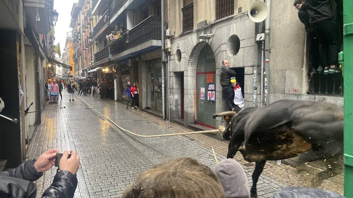 Zezena eta jolas mitologikoak, Astelehen Karnabal arratsaldekoan