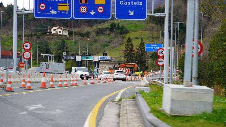 Berritze lanak amaituta, zabaldu dute autobideko ordainlekuetako bat