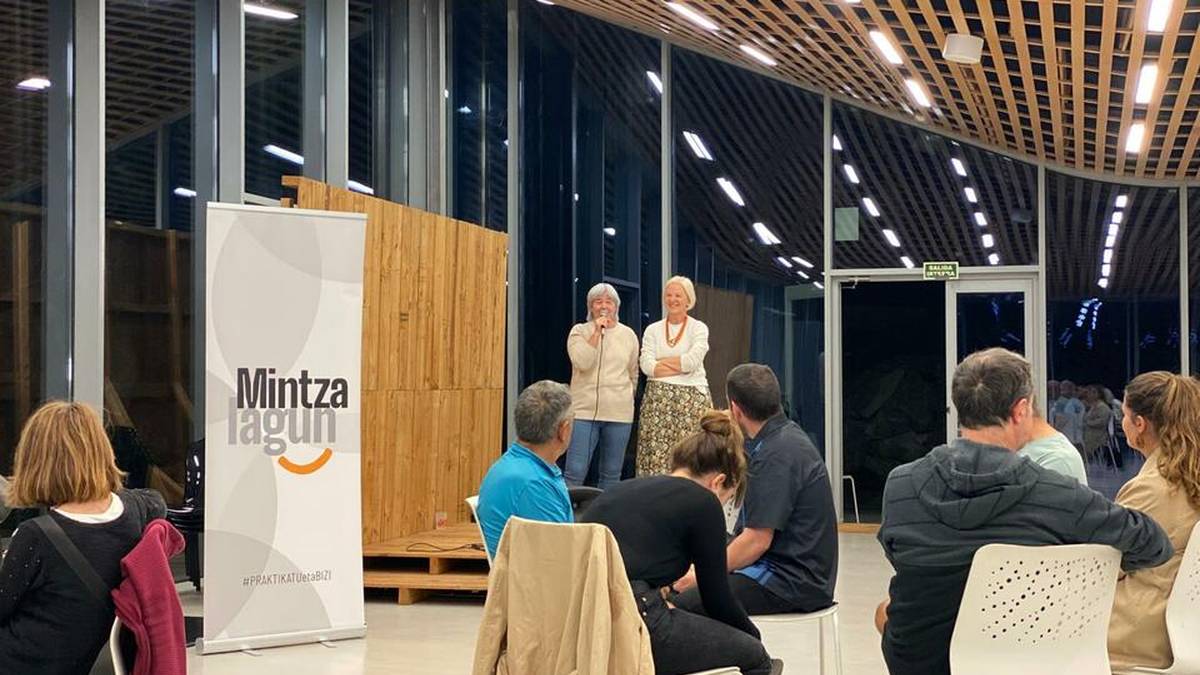 Giro atseginean eman diote hasiera Mintzalagun egitasmoaren ikasturteari