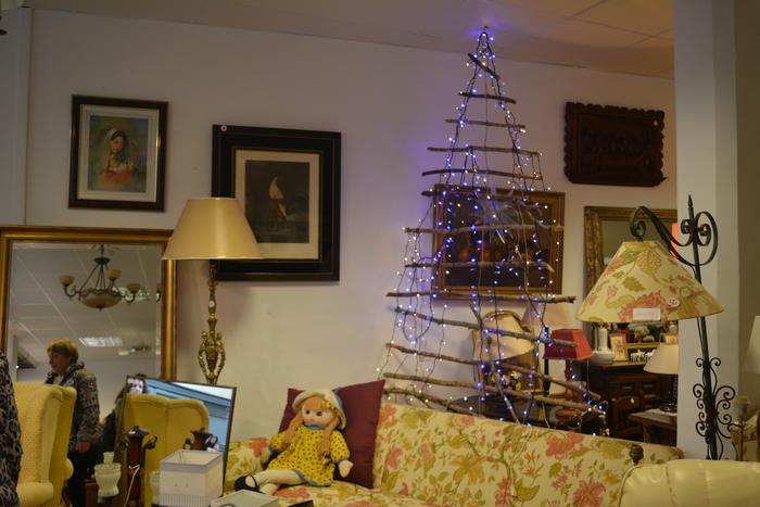 Bigarren urtez, "arrakasta itzela" izan du Hotz Zarautzen bigarren eskuko azokak