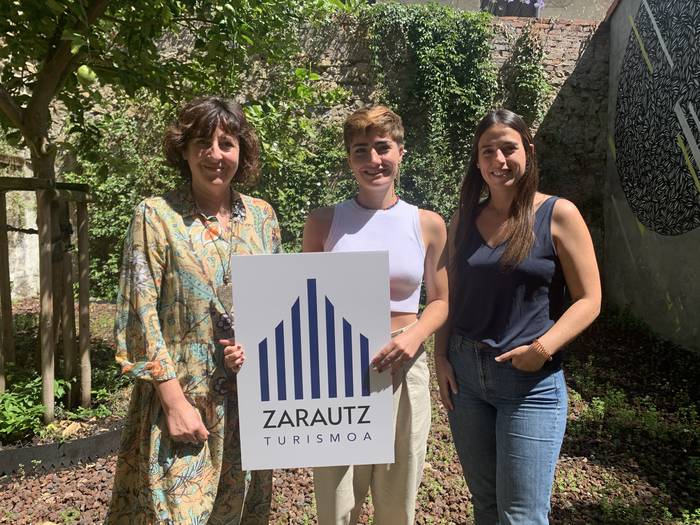 Malen Urangaren lana izango da Zarauzko Turismo Bulegoko logo berria