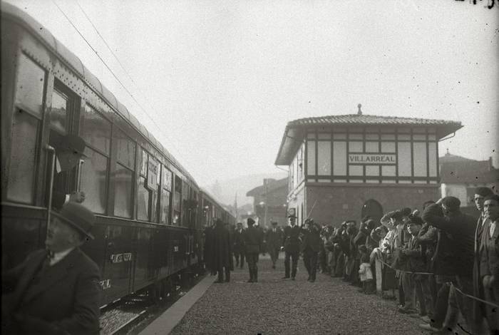 Gaur 95 urte inauguratu zuten Urolako trena