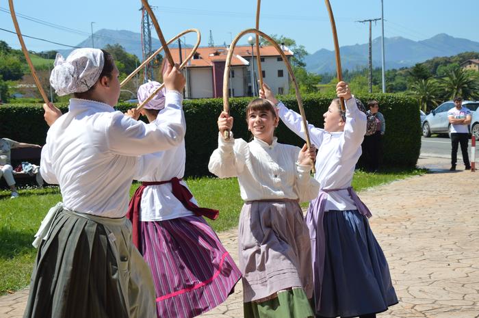 Aste honetan zabalduko dituzte musika eskolako eta dantza taldeko izen-emateak