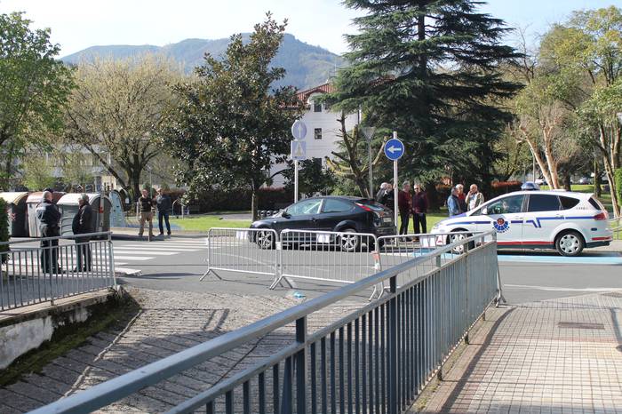 Pertsona bat hil da atzo Azkoitiko Bizkargi plazako garajeetan izandako sutean