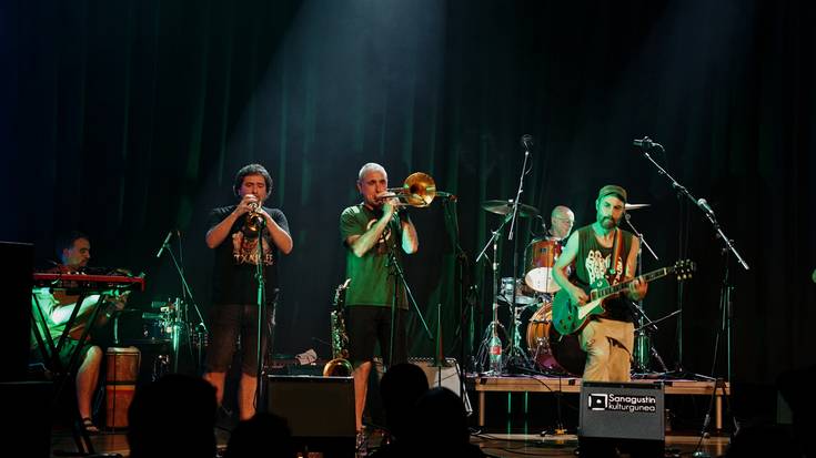 Reggae doinuek girotu zuten Sanagustin ostiralean