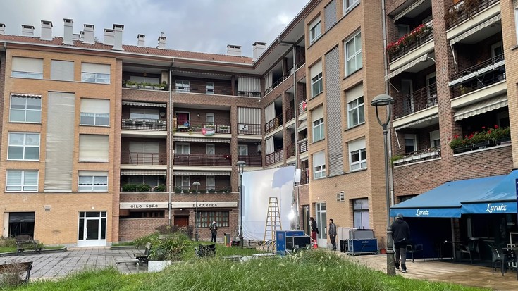 Auzoan filmatzen, aurrez auzotarrei jakinarazi gabe