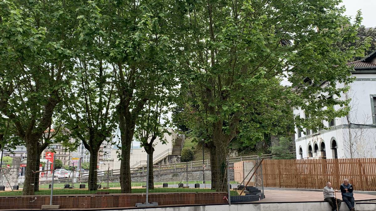 Foronda azpiko aldapa itxiko dute bihar, Erkibeko lorategiko lanak direla eta