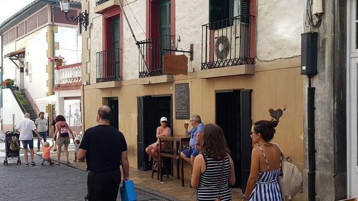 Justa tabernak ostiralean itxiko ditu ateak