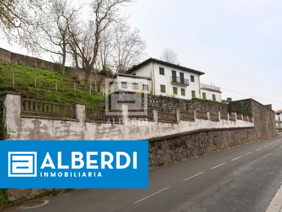 Alberdi Inmobiliaria: Floreaga auzoan etxebizitza lursailarekin salgai