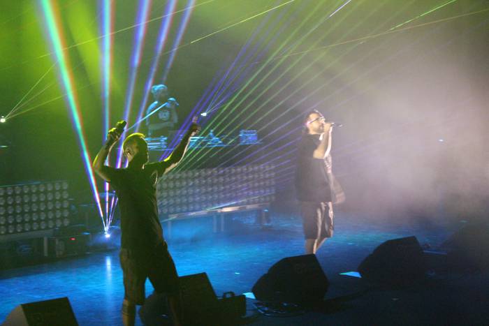 Lagrimas de Sangreren rap doinuez bete da Azpeitiko Soreasu antzokia