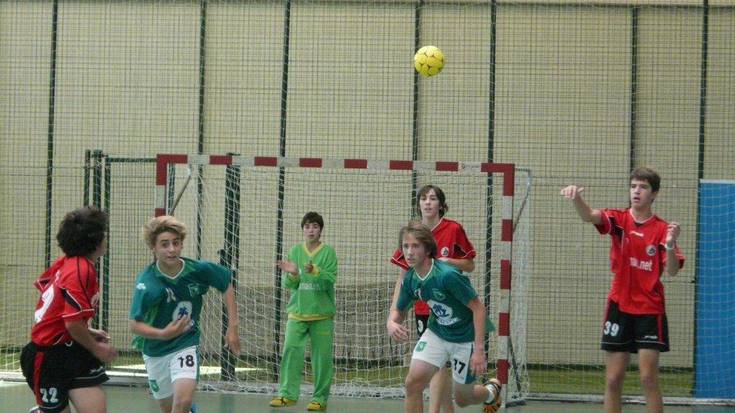 Pulpoko kadeteek Euskadiko Eskubaloi Txapelketa jokatuko dute asteburuan Zumaian