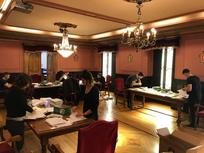 Konfinamenduan diren 200 bat herritar ari dira udalaren nahiz boluntarioen laguntza jasotzen
