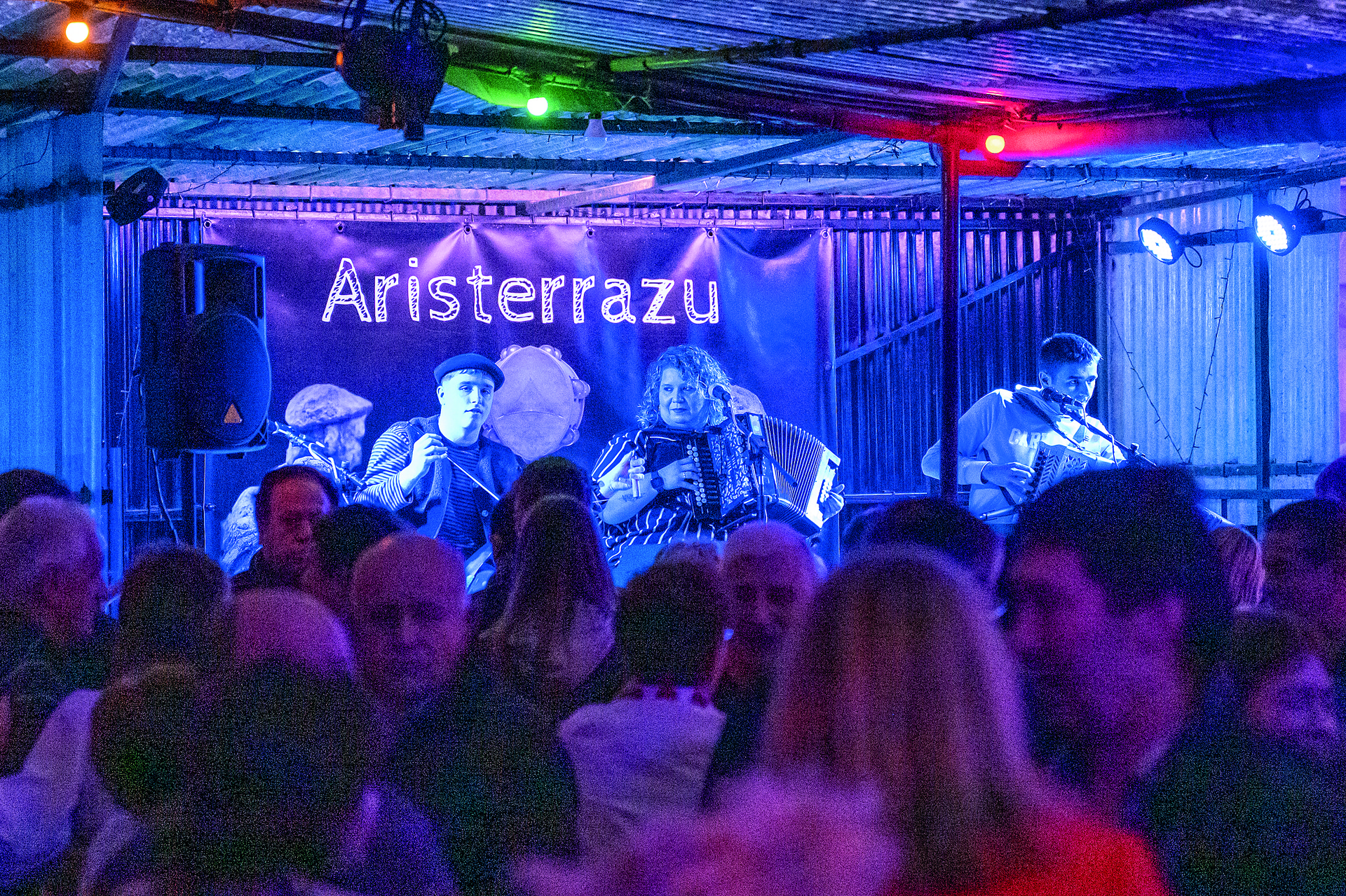 Trikiti doinurik ez da faltako igande honetan ere Aristerrazun