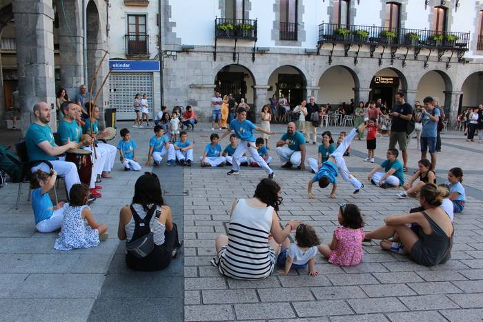 Capoeira erakustaldia egingo dute arratsaldean plazan