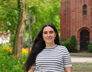 Maddi Dorronsorok arnasguneetako euskaldunen hizkuntza jarreren bueltan egiten ari den ikerketa aurkeztuko du bihar