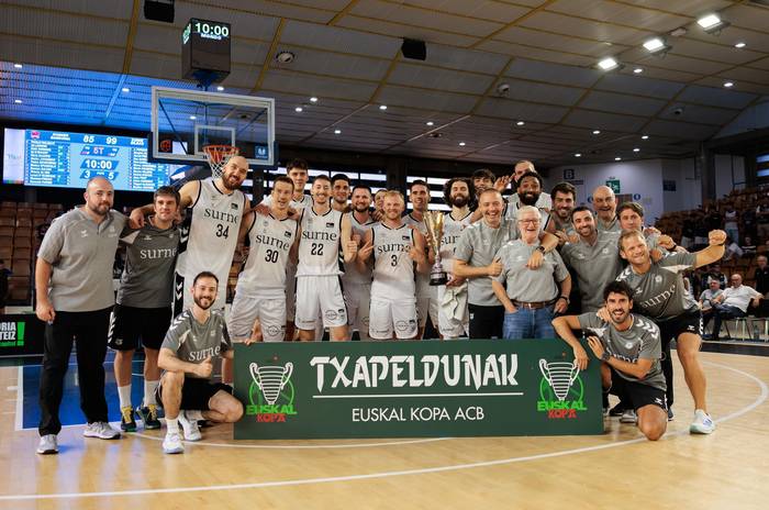 Euskal Kopa irabazi du Manex Ansorregik Surne Bilbao Basketekin