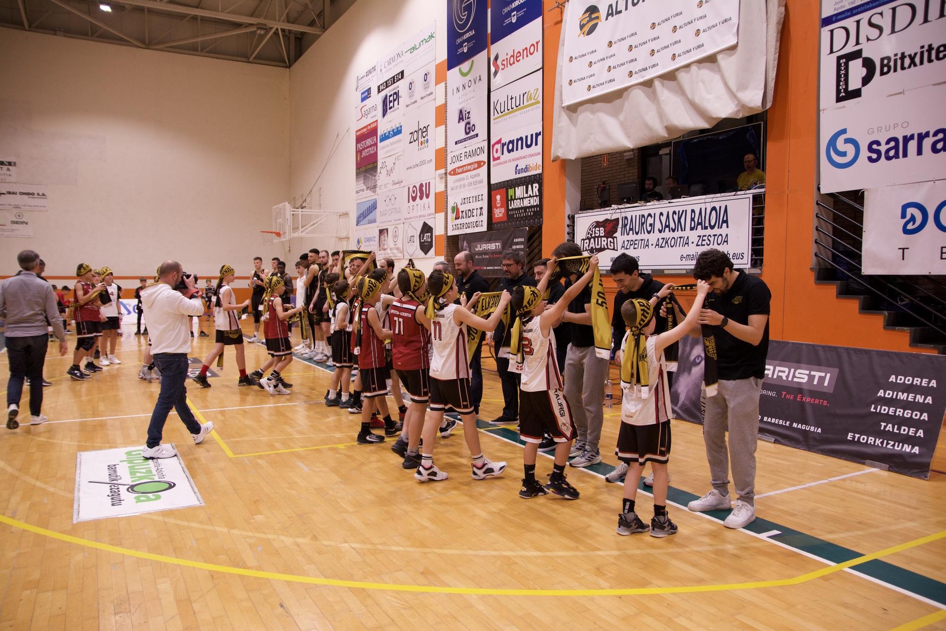Eskertuta agurtu du Juaristi ISBk Urrezko LEB Liga