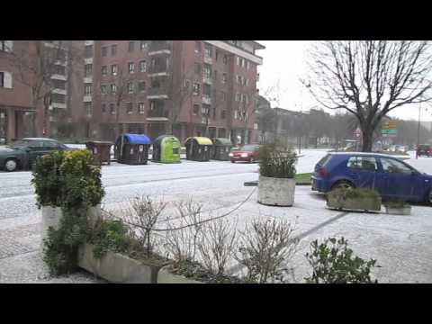 Elurteak Zarautz zuritu du bost minutuan