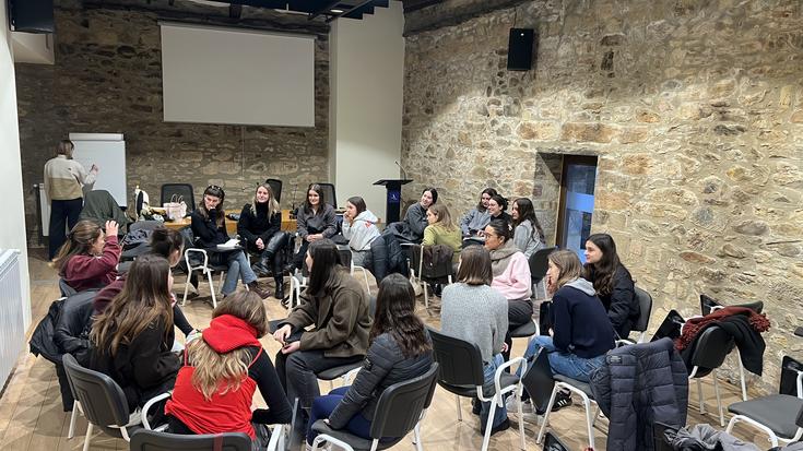 Beste mundu bat eskatuz eta askatasuna aldarrikatuz, kalera