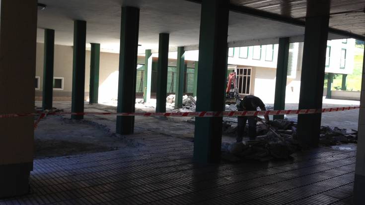 Martxan dira Euskal Herria auzoko garajeetako hezetasun arazoak konpontzeko lanak