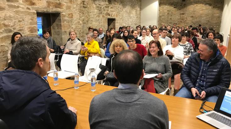 Adinekoen bakardadeaz hausnartu dute 80 lagunek Basazabalen