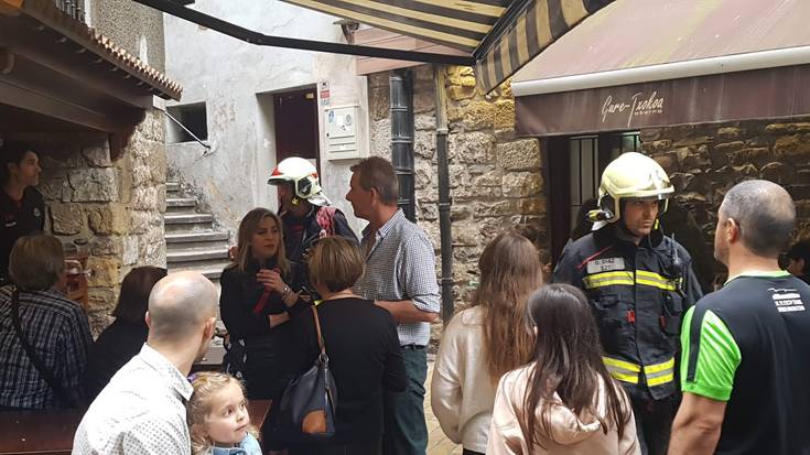 Sustoa Zalla tabernan frijigailu batek su hartu duenean