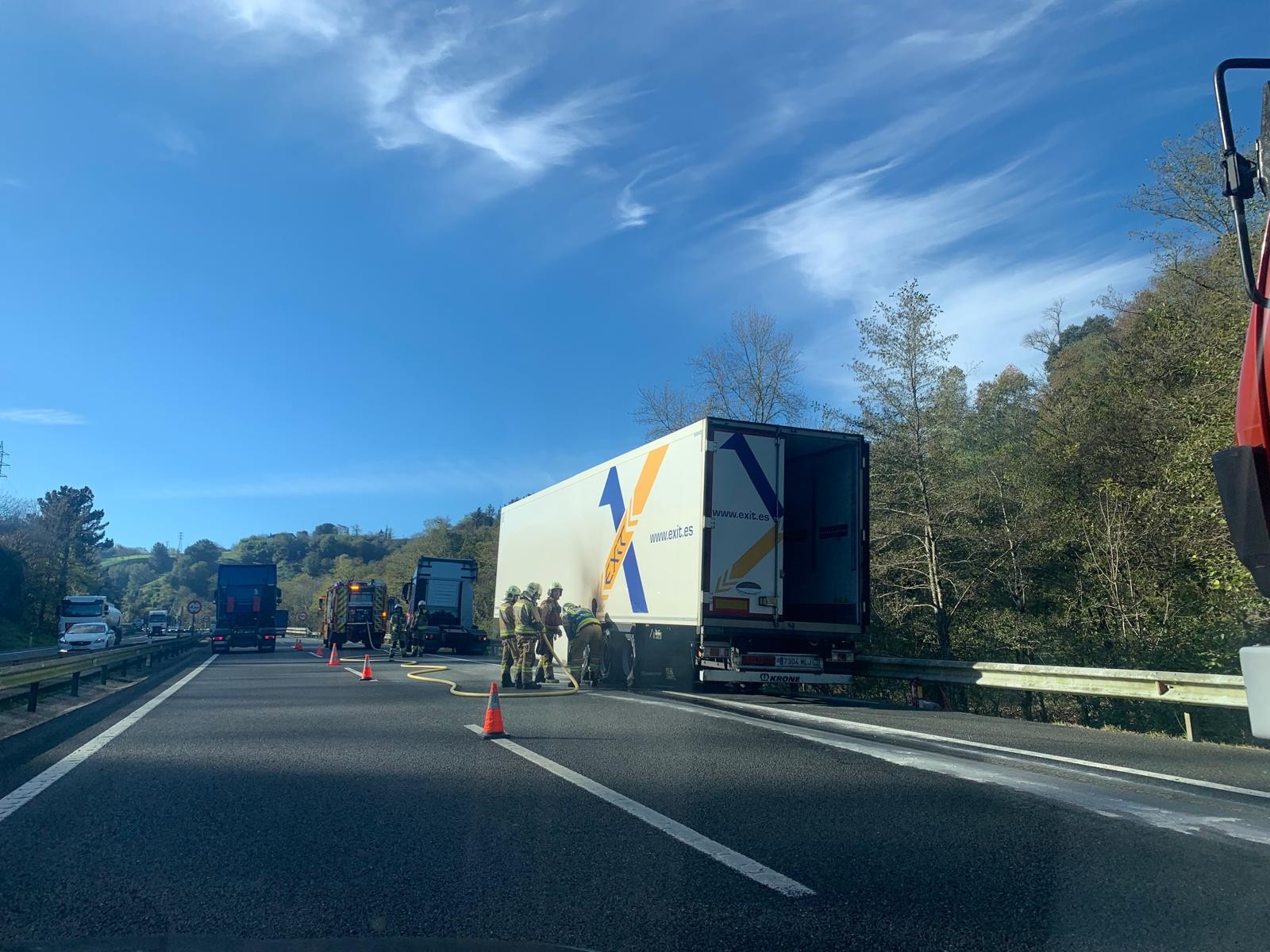 Bi kilometroko auto pilaketak AP-8an, Zarautz eta Zumaia artean