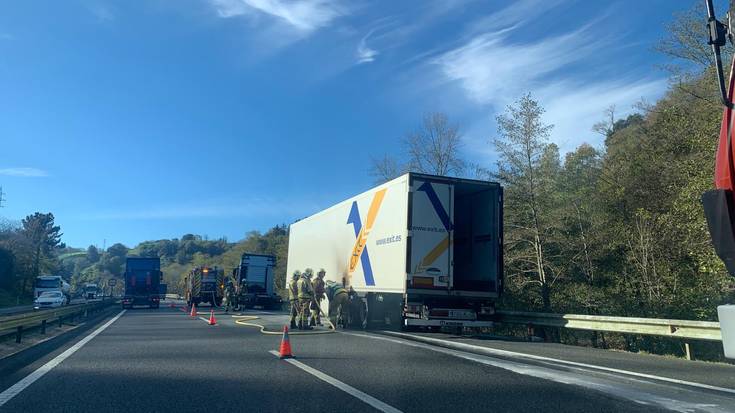 Bi kilometroko auto pilaketak AP-8an, Zarautz eta Zumaia artean