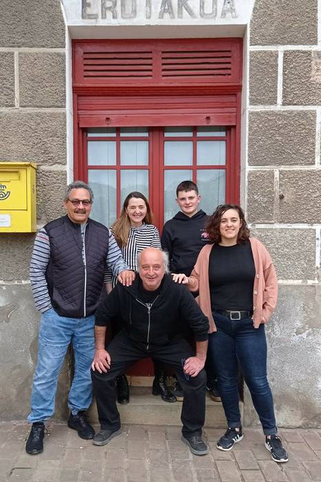 Herriko aktoreekin batera aurkeztuko du Fito Rodriguezek 'Ostantza' lana